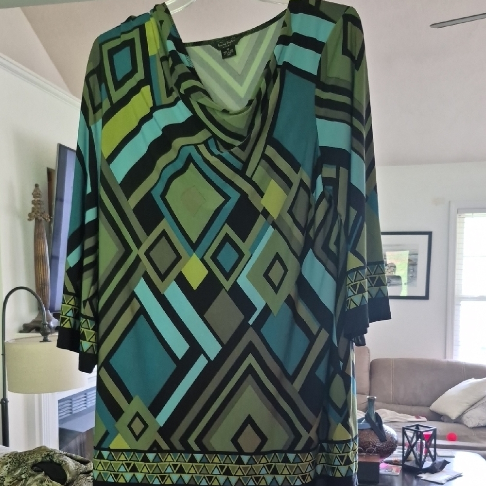 Sunny Taylor Relaxed Graphic Blouse in Blue and Green